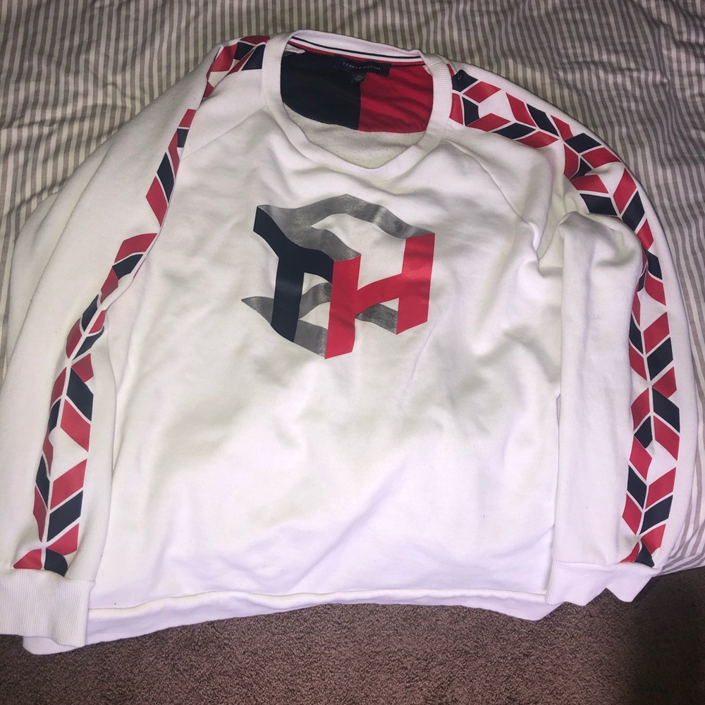 Tommy Hilfiger Women’s Sweater (Nintendo logo)